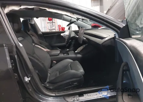 2024 Tesla Model 3 Performance All-Wheel Drive z USA, uszkodzony, nr VIN 5YJ3E1ET0RF888464